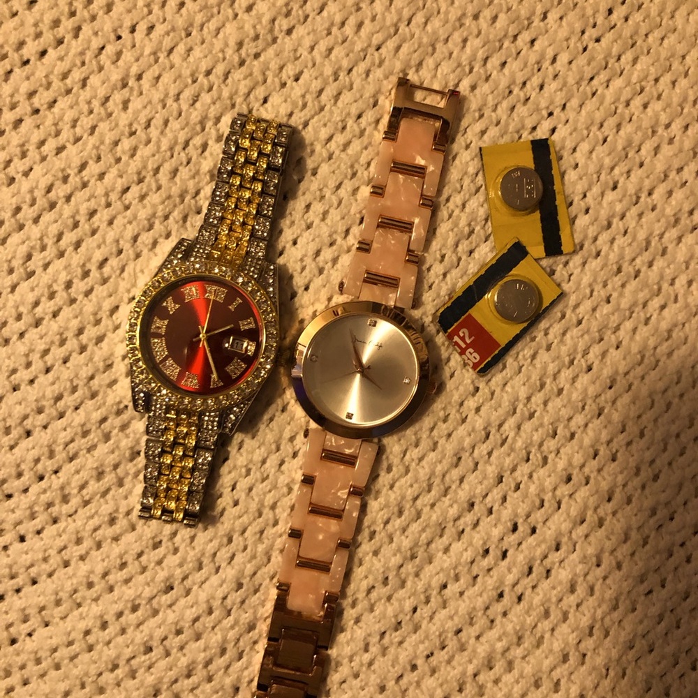 Watch bundle (2) with batteries